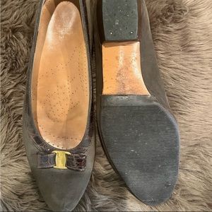 Ferragamo olive green and croc trim shoes size 8B gold hardware and mock croc